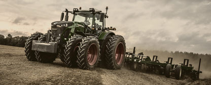 Fendt 900 Plowing Action