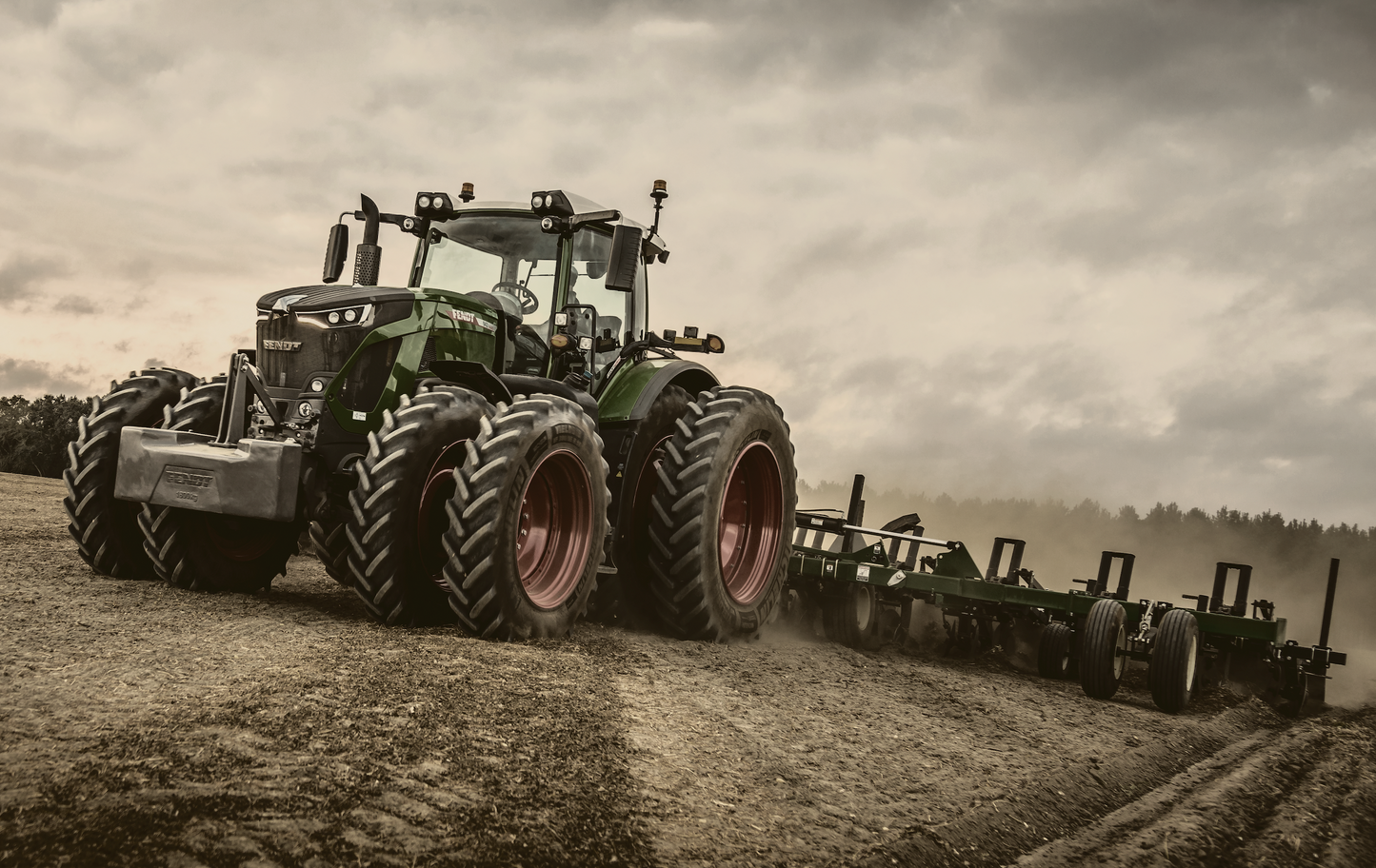 Fendt 900 Plowing Action